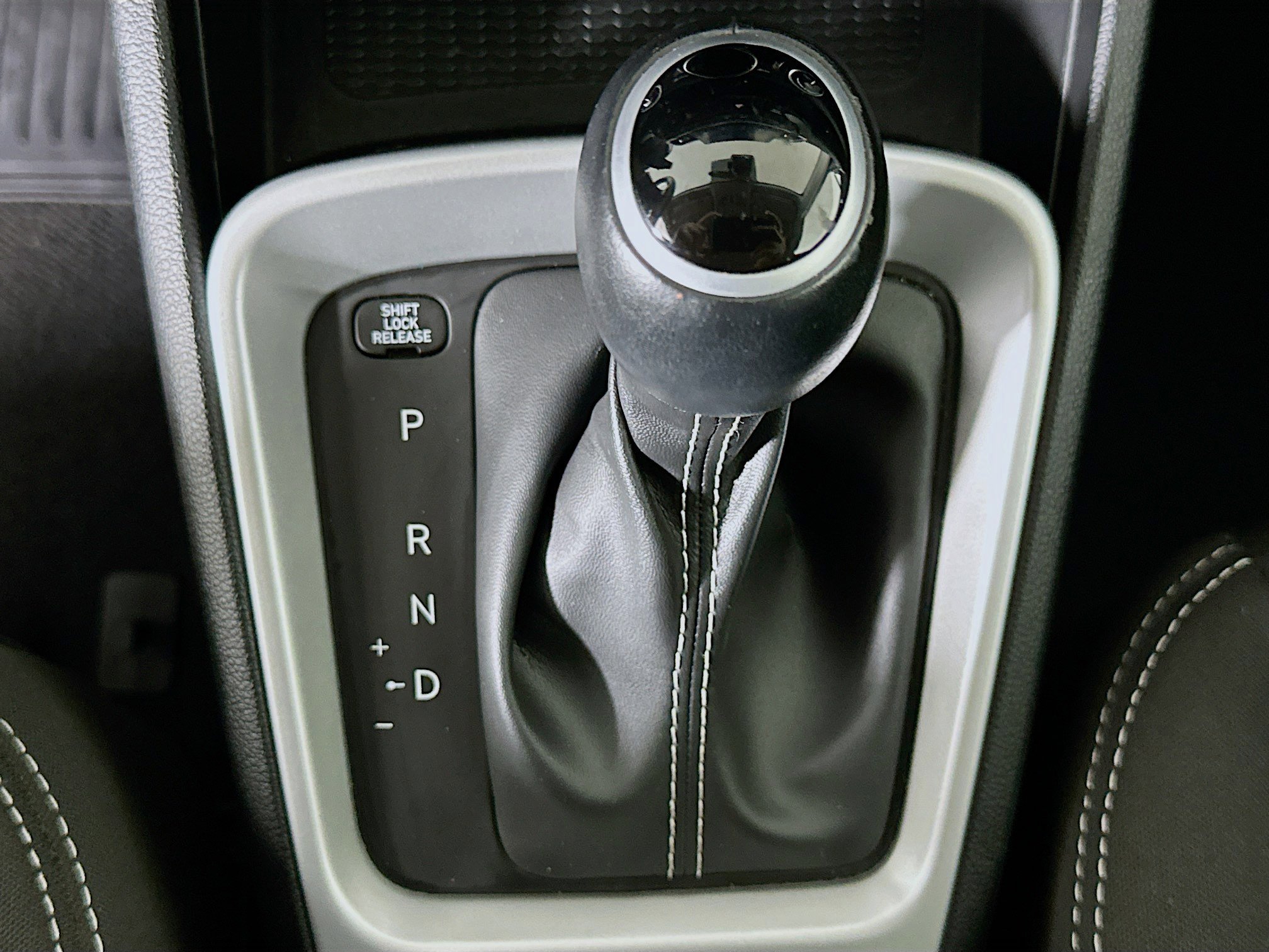 Used 2024 Hyundai Venue SEL image 24