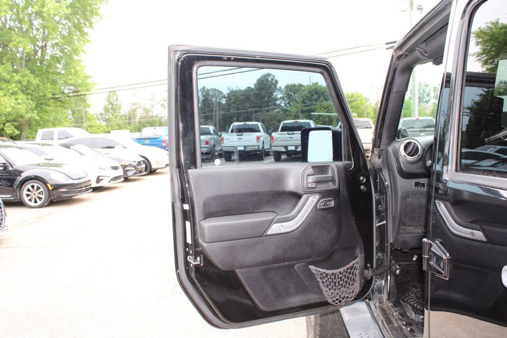 Used 2012 Jeep Wrangler Unlimited Sahara w/ Connectivity Group AWD/4WD image 12