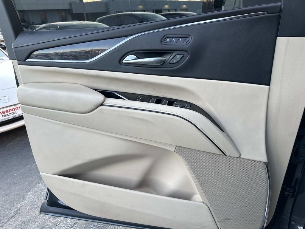 Used 2022 Cadillac Escalade Premium Luxury AWD/4WD image 21