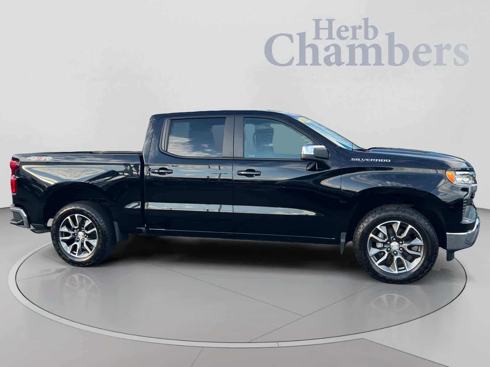 Used 2024 Chevrolet Silverado 1500 LT AWD/4WD image 5