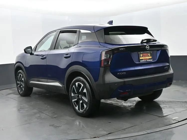 Used 2025 Nissan Kicks SV image 9