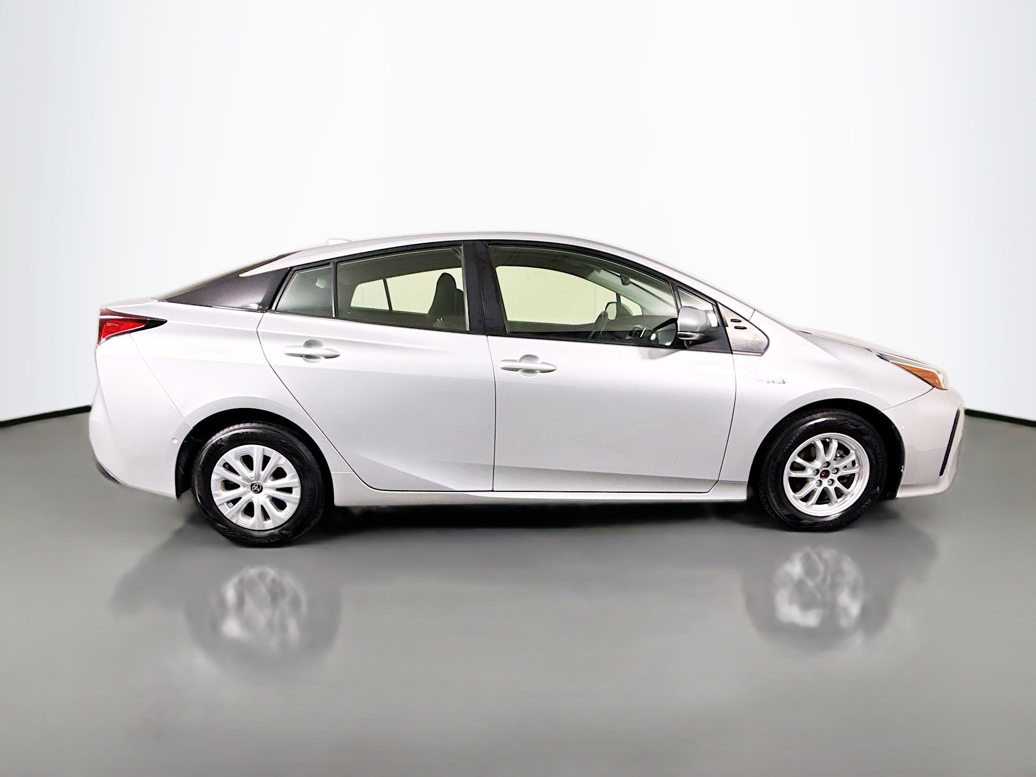 Used 2021 Toyota Prius LE FWD image 11