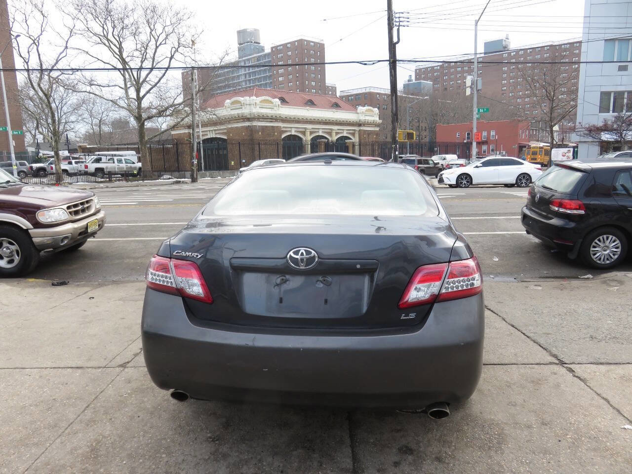 Used 2010 Toyota Camry LE image 8
