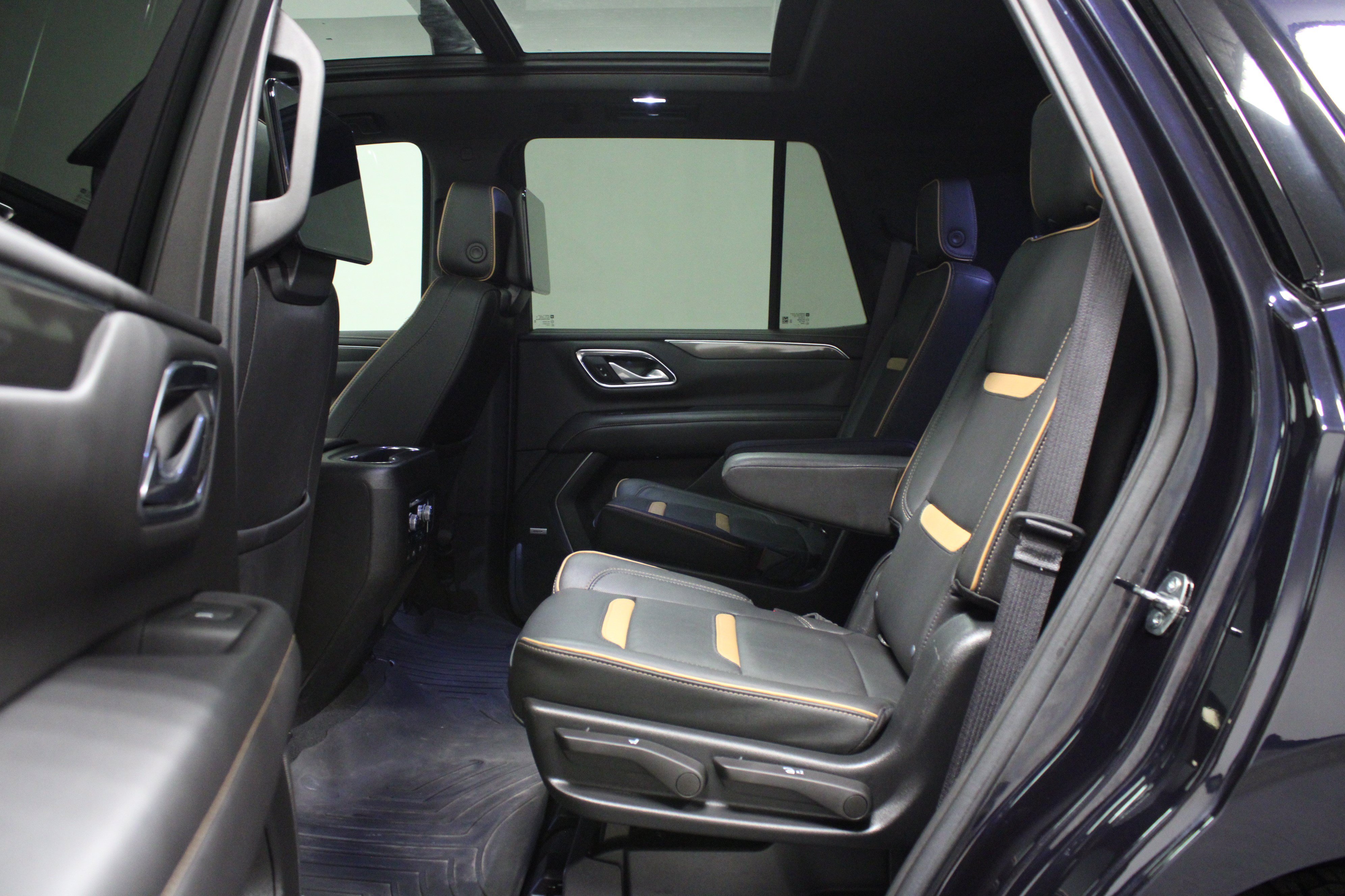Used 2022 GMC Yukon AT4 w/ AT4 Premium Package AWD/4WD image 14