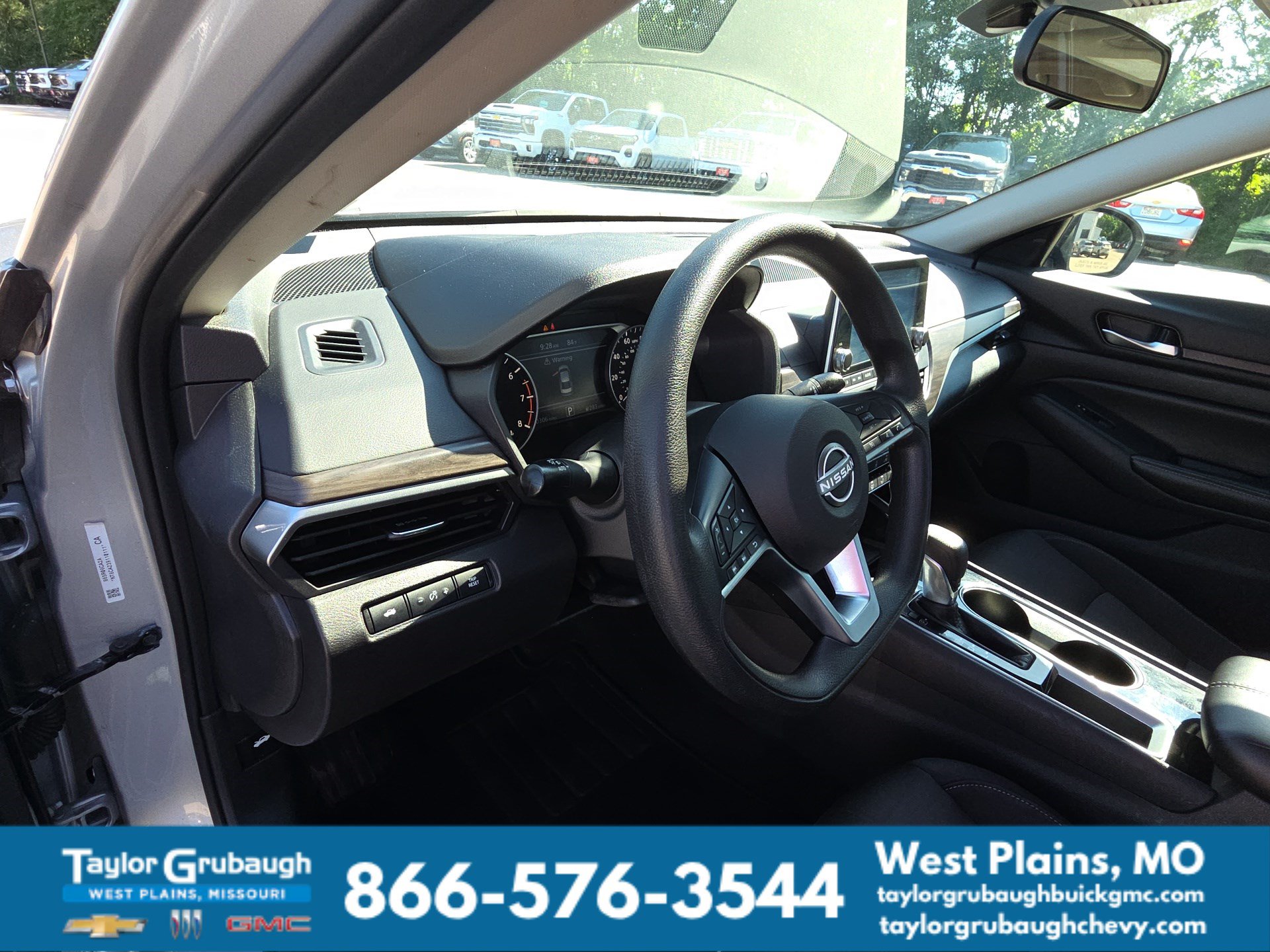 Used 2024 Nissan Altima 2.5 SV FWD image 14