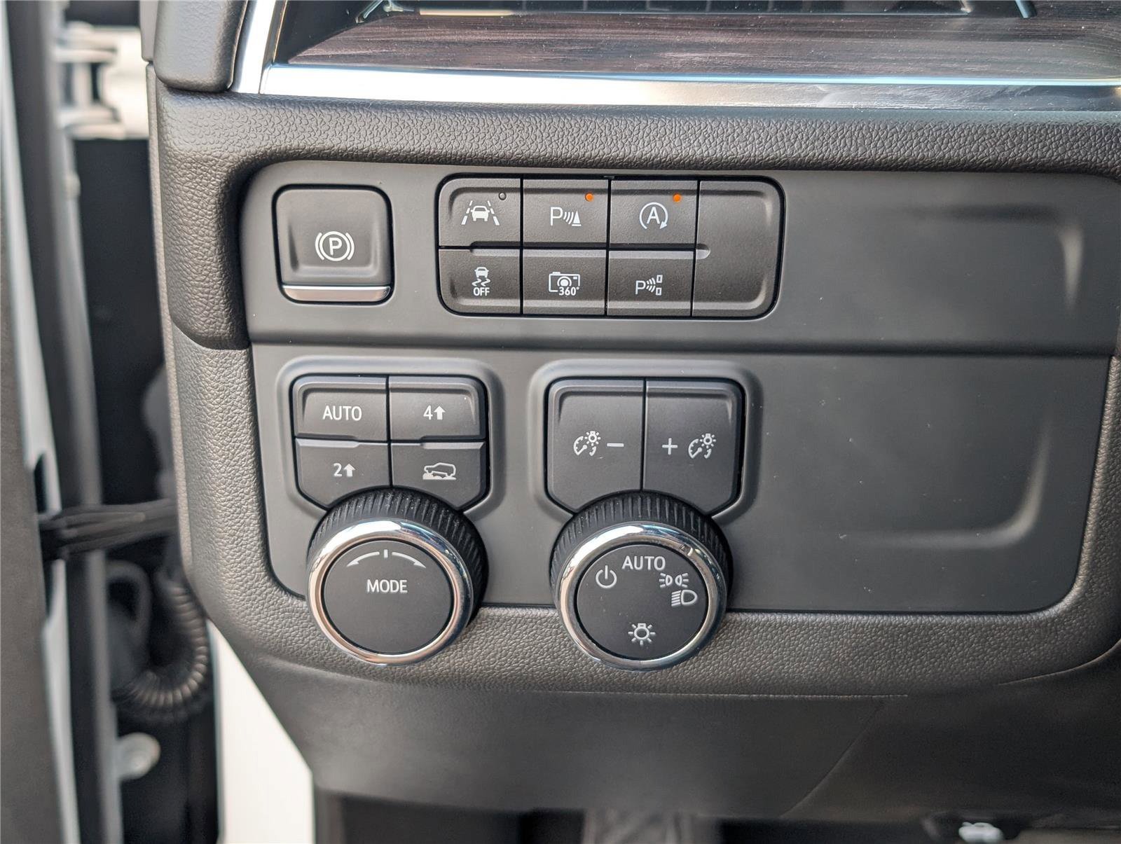 Used 2025 Chevrolet Tahoe LS AWD/4WD image 21