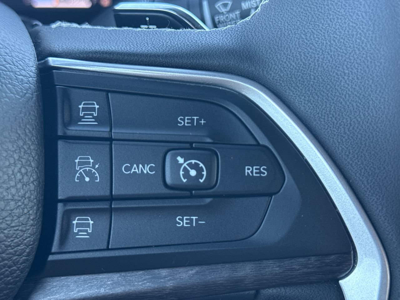 Used 2025 Jeep Grand Cherokee L Limited AWD/4WD image 27