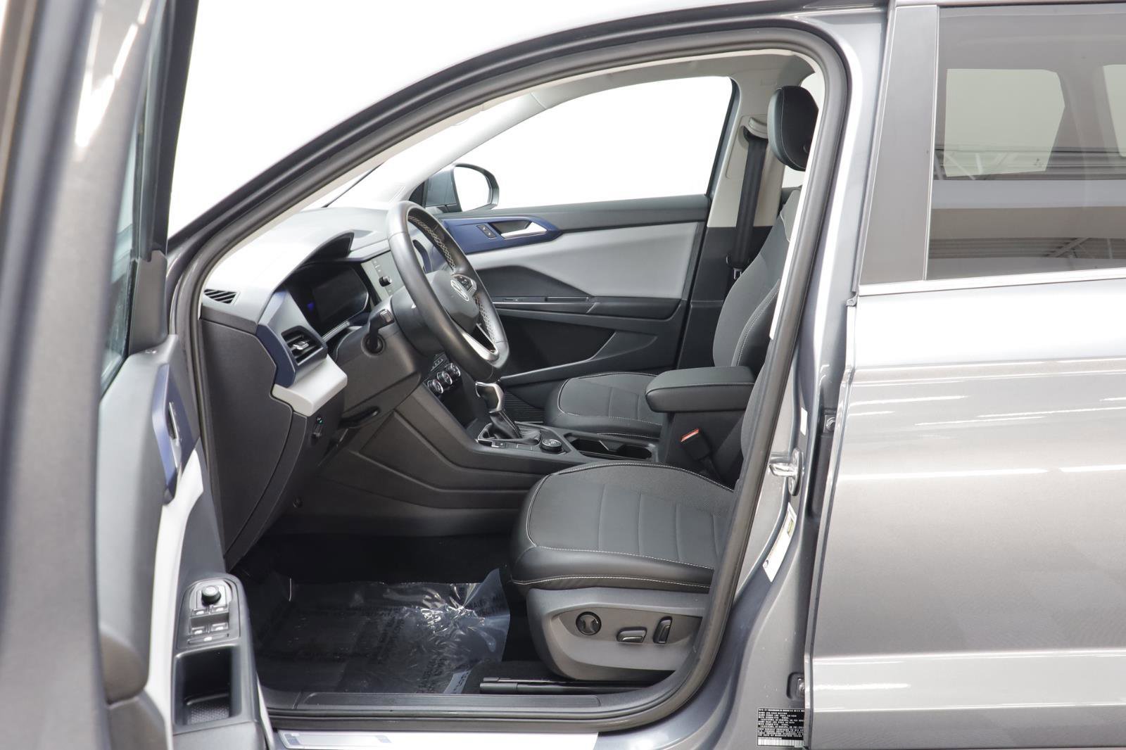 Certified 2023 Volkswagen Taos SE w/ Black Wheel Package image 6