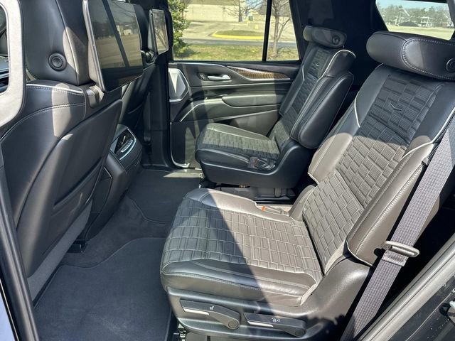 Used 2024 Cadillac Escalade Premium Luxury Platinum AWD/4WD image 11