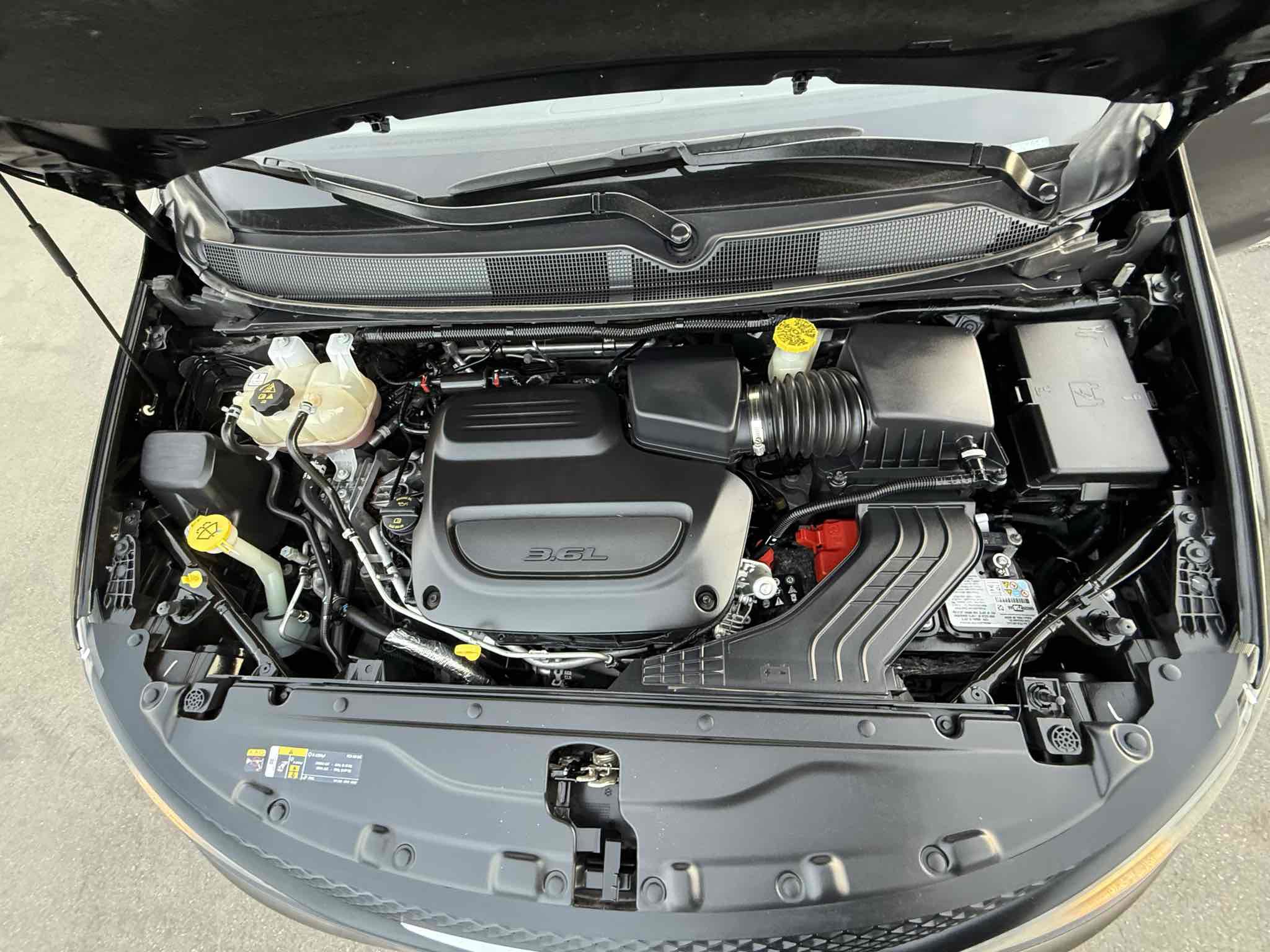 Used 2023 Chrysler Voyager LX image 75