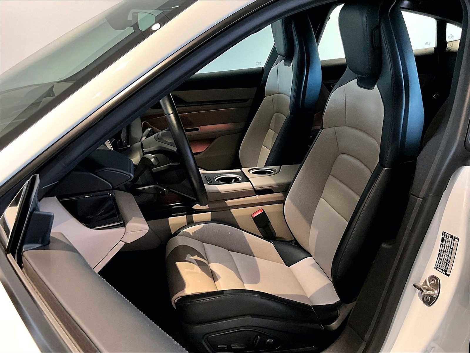 Used 2025 Porsche Taycan image 8