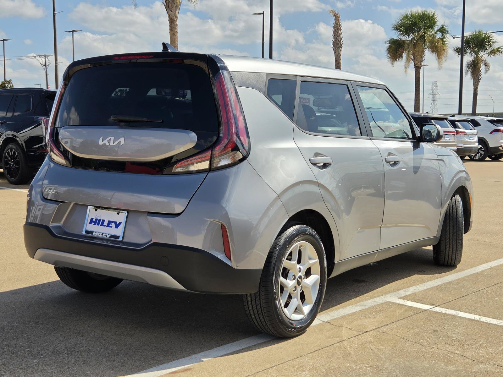 Used 2024 Kia Soul LX w/ LX Technology Package FWD image 4
