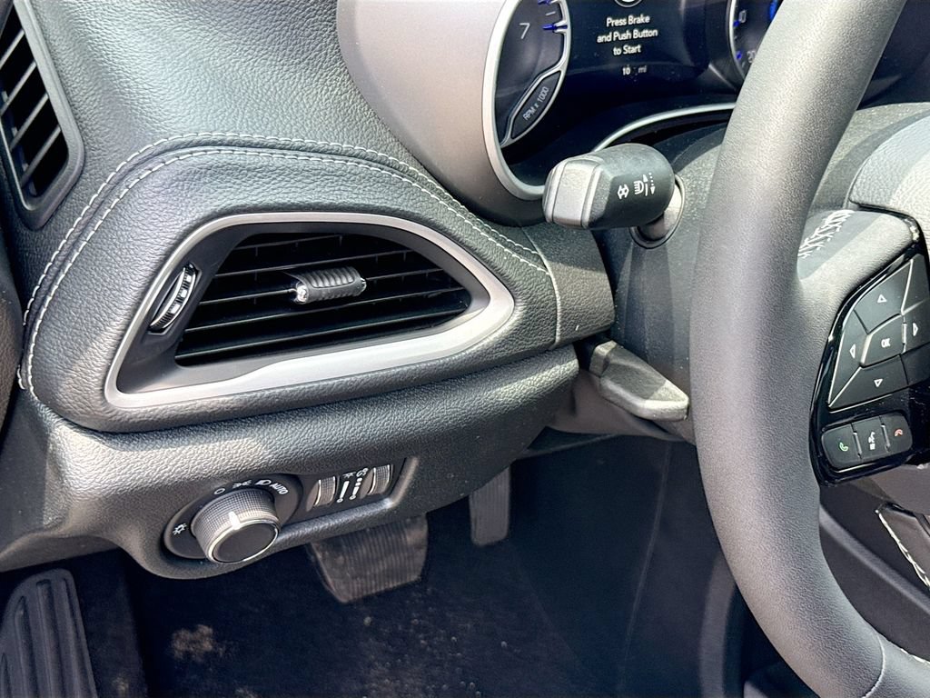 New 2027 Chrysler Pacifica Limited FWD image 10