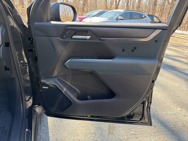 Used 2024 GMC Acadia AT4 w/ Luxury Package image 10