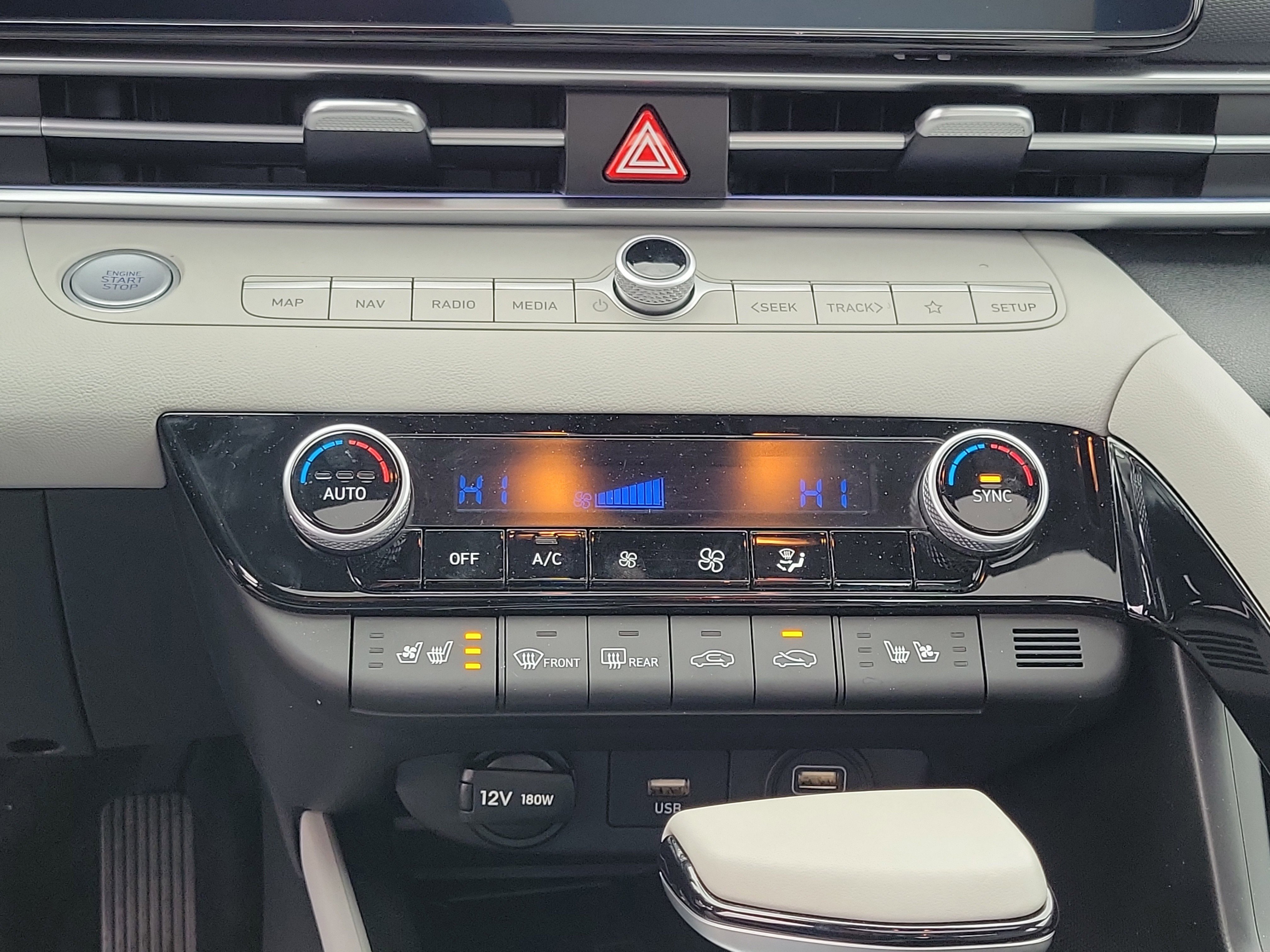 Used 2023 Hyundai Elantra Limited w/ Cargo Package image 27