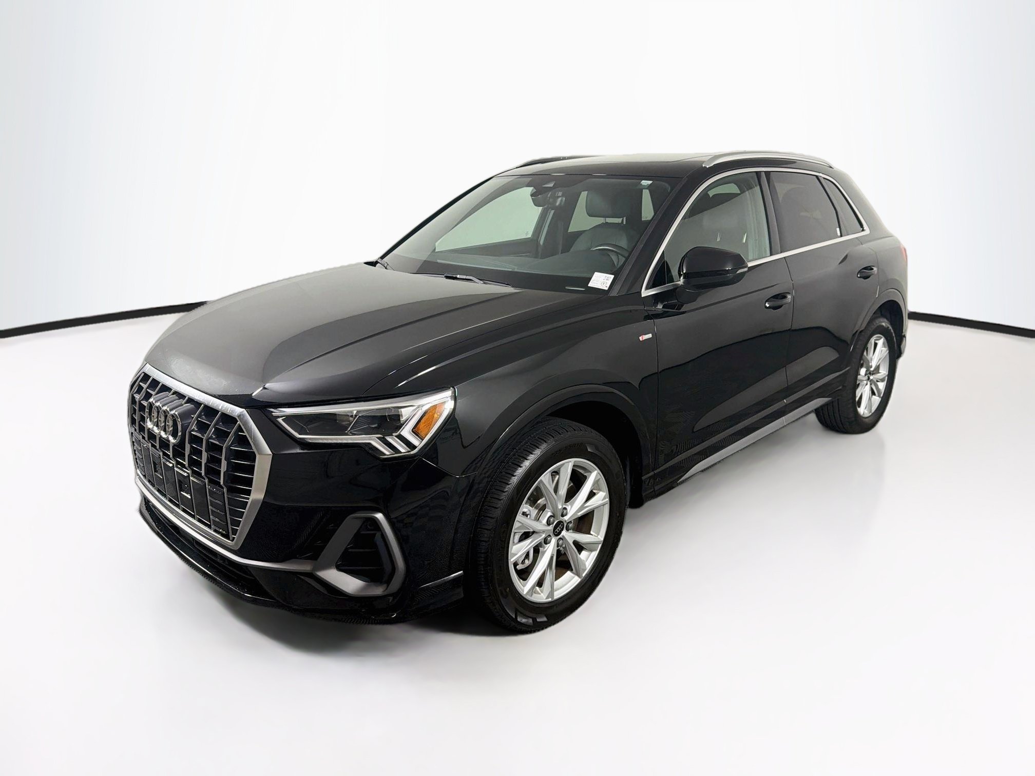Used 2025 Audi Q3 2.0T Premium AWD/4WD image 3