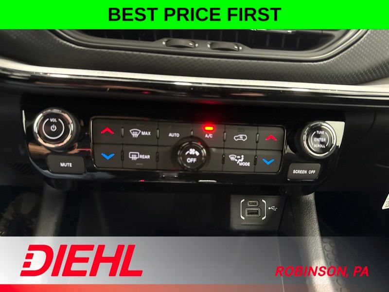 New 2026 Jeep Compass Trailhawk w/ Sun, Sound & Navigation Group AWD/4WD image 30