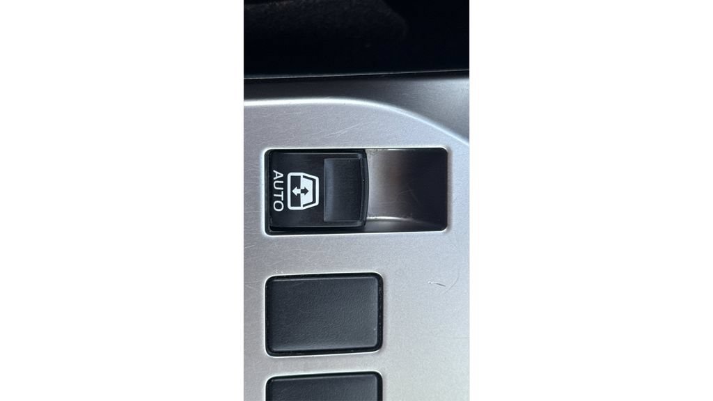 Used 2017 Toyota 4Runner SR5 AWD/4WD image 39