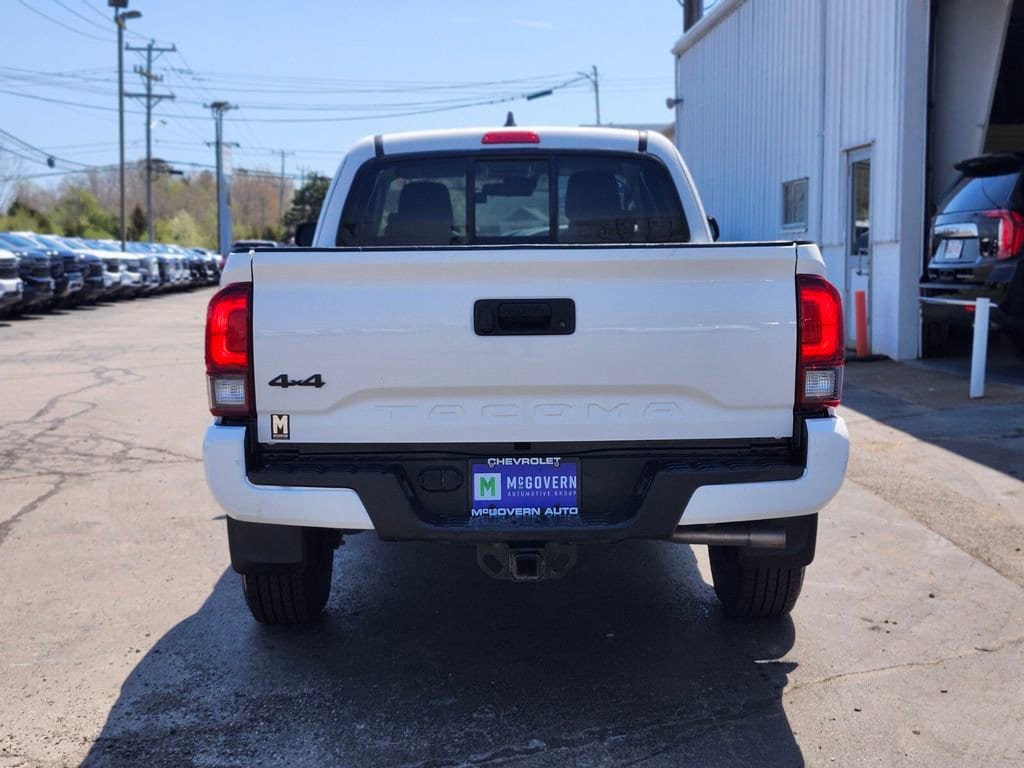Used 2022 Toyota Tacoma SR w/ SX Package AWD/4WD image 4