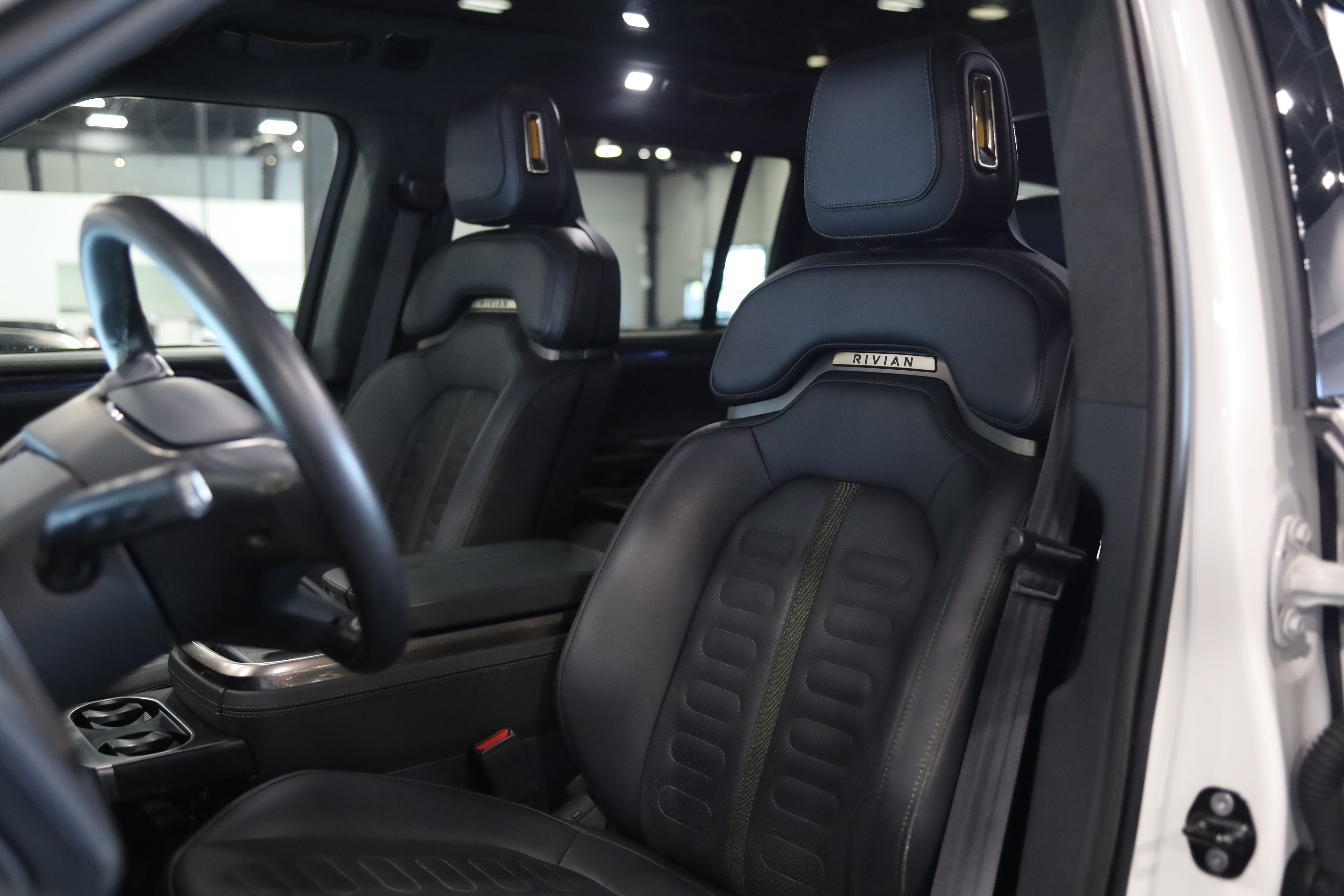 Used 2022 Rivian R1S Launch Edition Quad AWD/4WD image 16