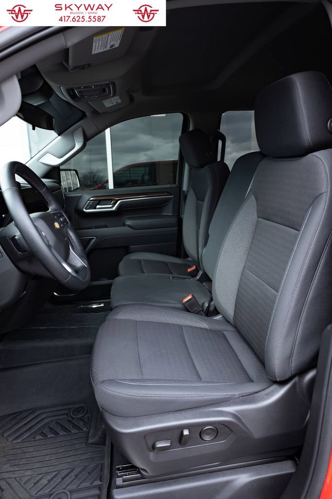 Used 2025 Chevrolet Silverado 1500 LT AWD/4WD image 12