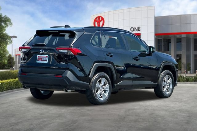 Used 2024 Toyota RAV4 XLE FWD image 5