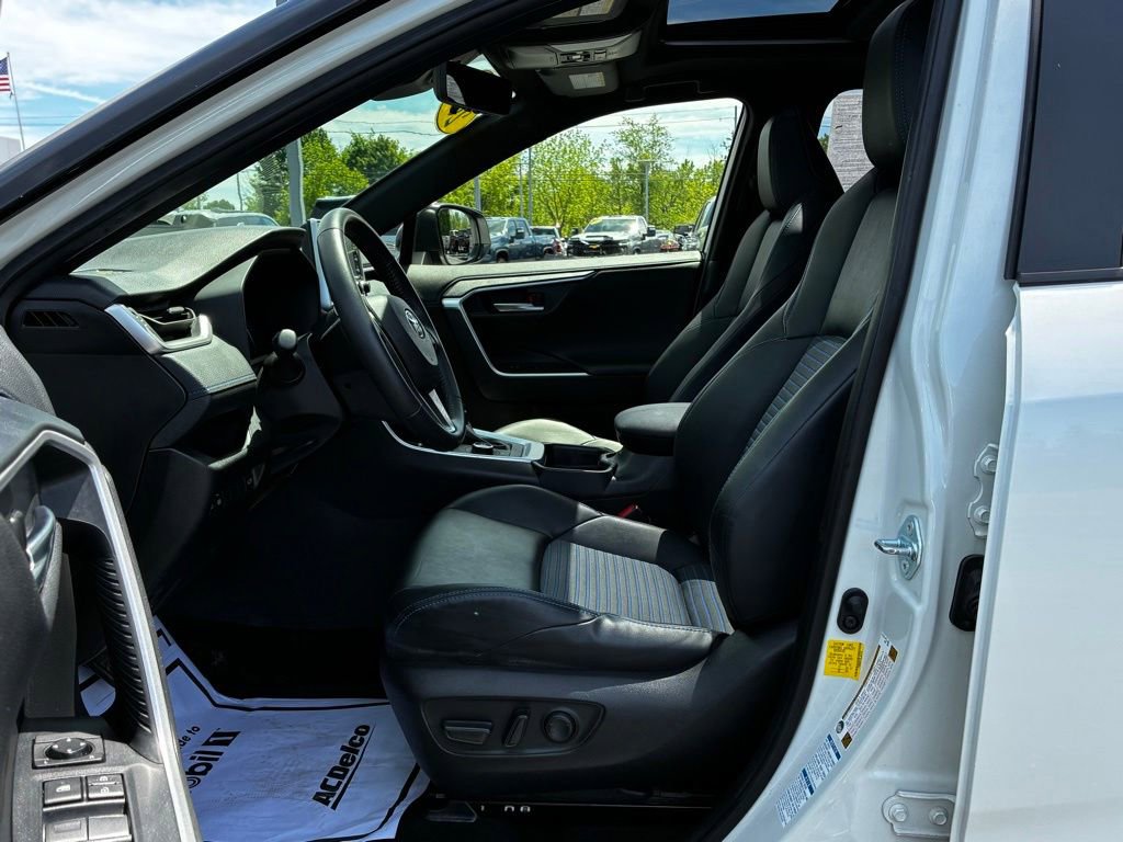 Used 2020 Toyota RAV4 XSE w/ All Weather Liner Package AWD/4WD image 8