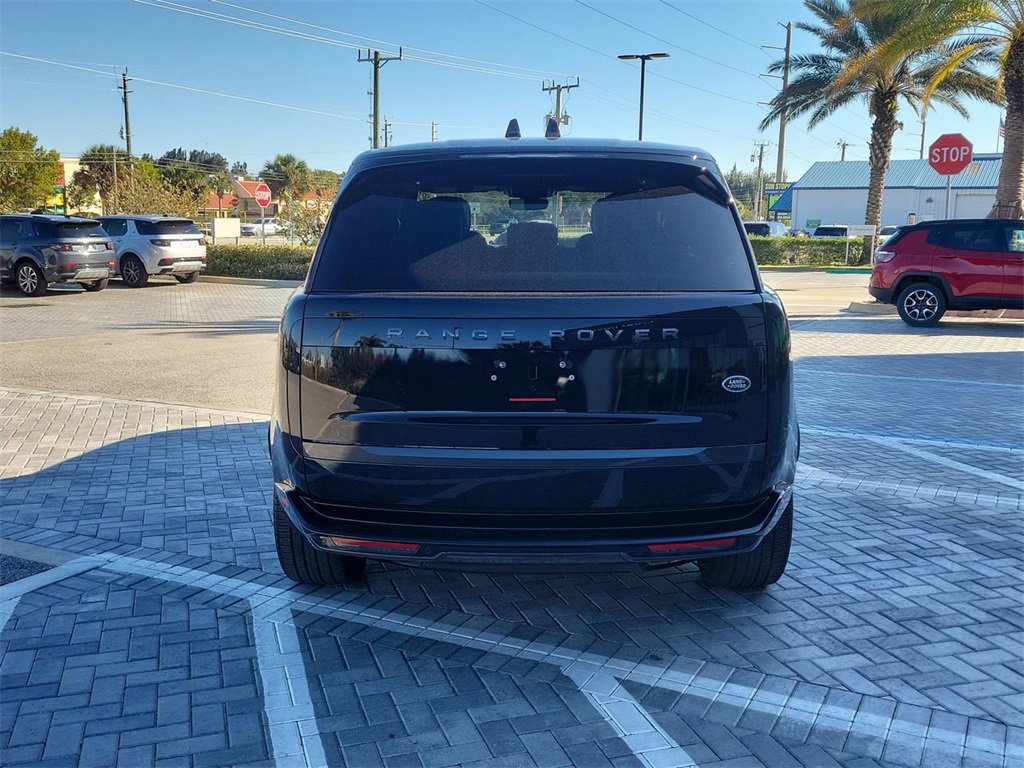 Used 2023 Land Rover Range Rover SE image 4