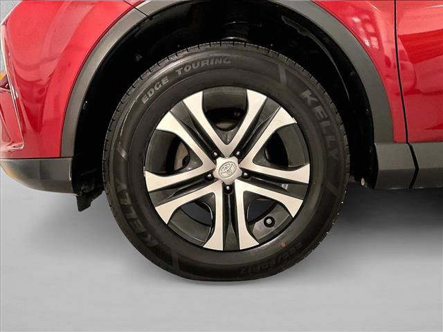 Used 2018 Toyota RAV4 LE image 10