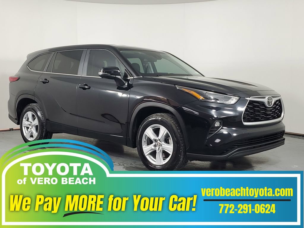 Used 2023 Toyota Highlander LE image 1