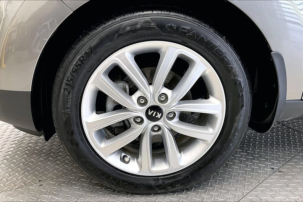 Used 2017 Kia Soul + FWD image 8