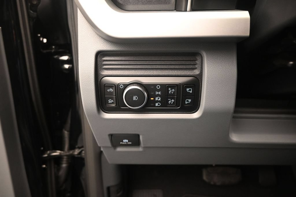 New 2026 Ford F250 XLT w/ XLT Premium Package AWD/4WD image 12