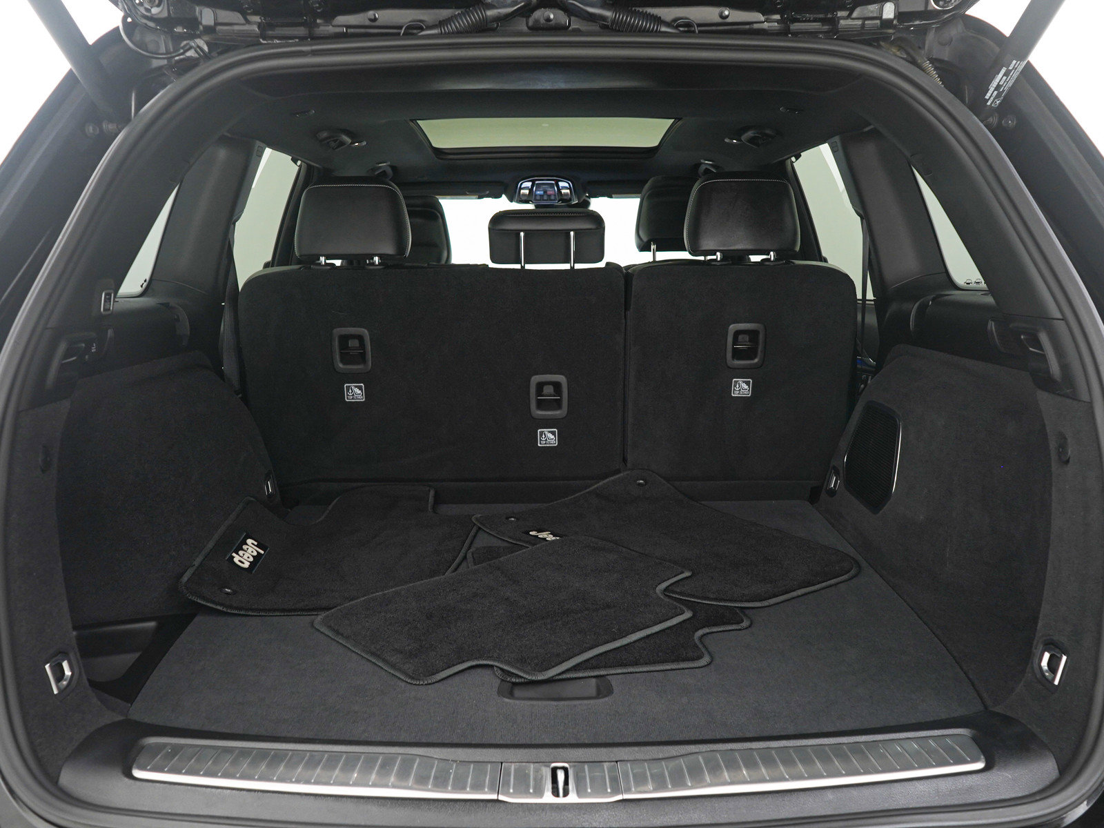 Used 2023 Jeep Grand Cherokee Overland w/ Luxury Tech Group IV image 16