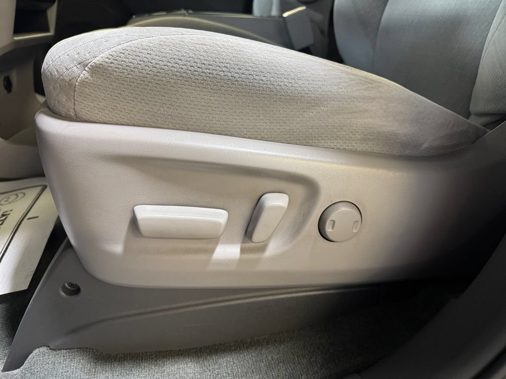 Used 2015 Toyota Sienna LE AWD/4WD image 13