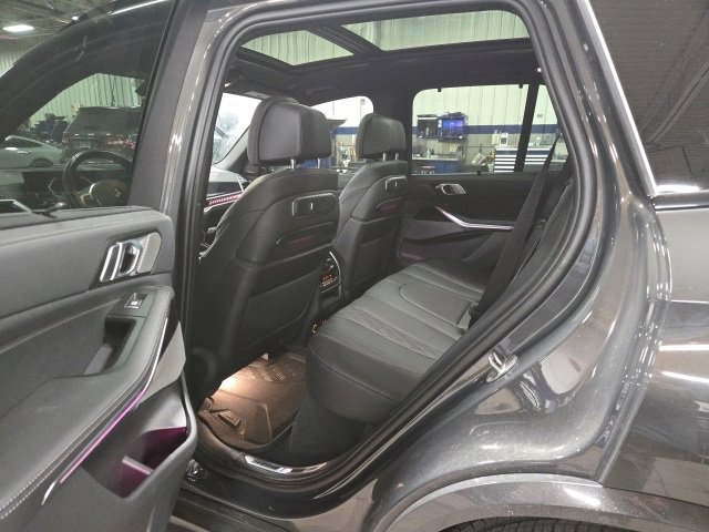 Used 2024 BMW X5 M60i image 6