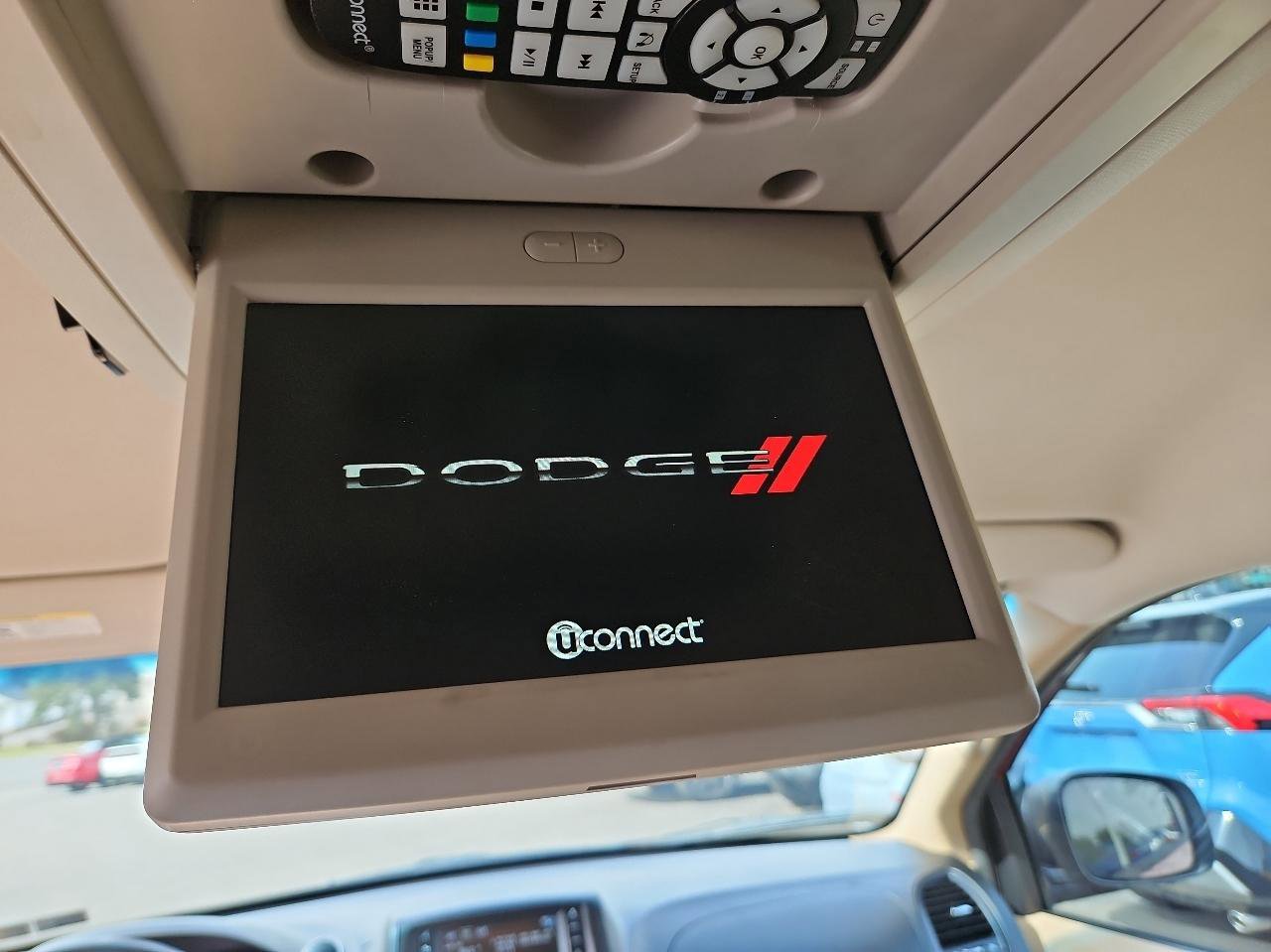 Used 2014 Dodge Grand Caravan SXT image 25