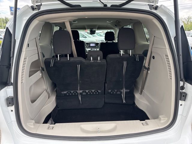 Used 2023 Chrysler Voyager LX FWD image 13