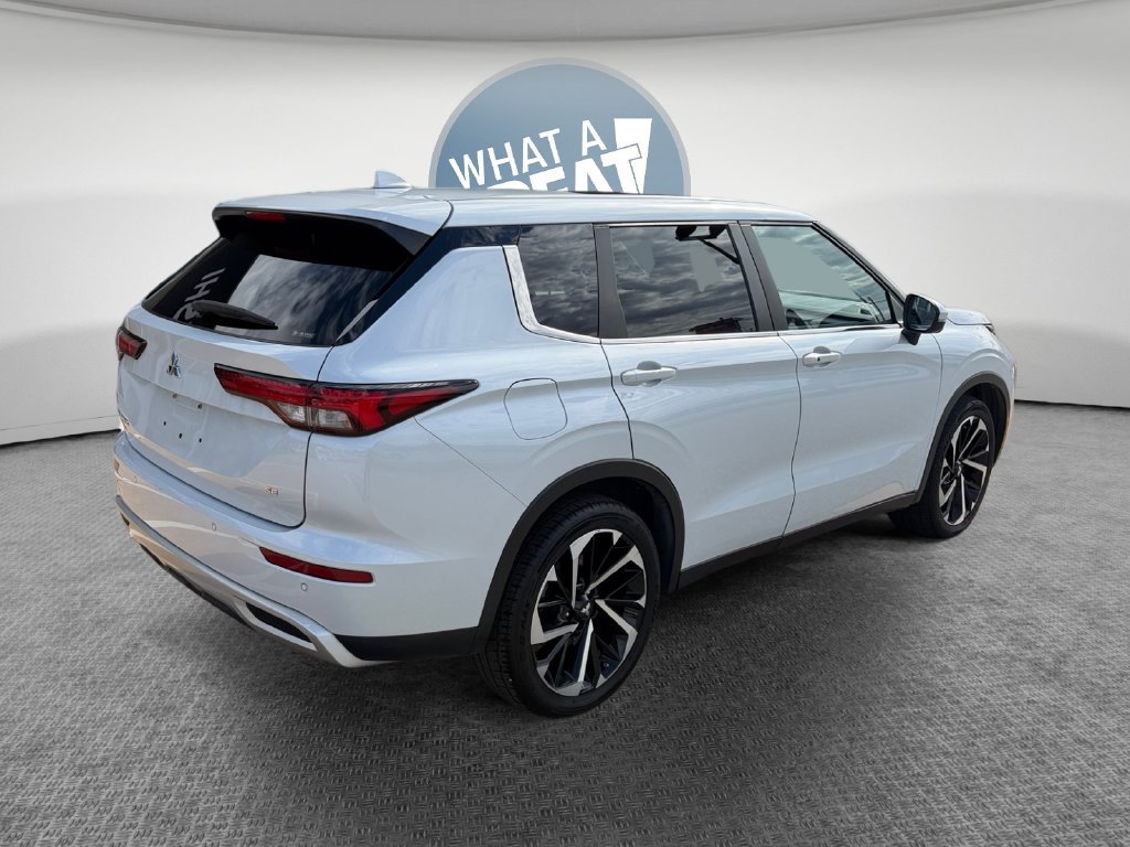 Used 2022 Mitsubishi Outlander SE AWD/4WD image 3