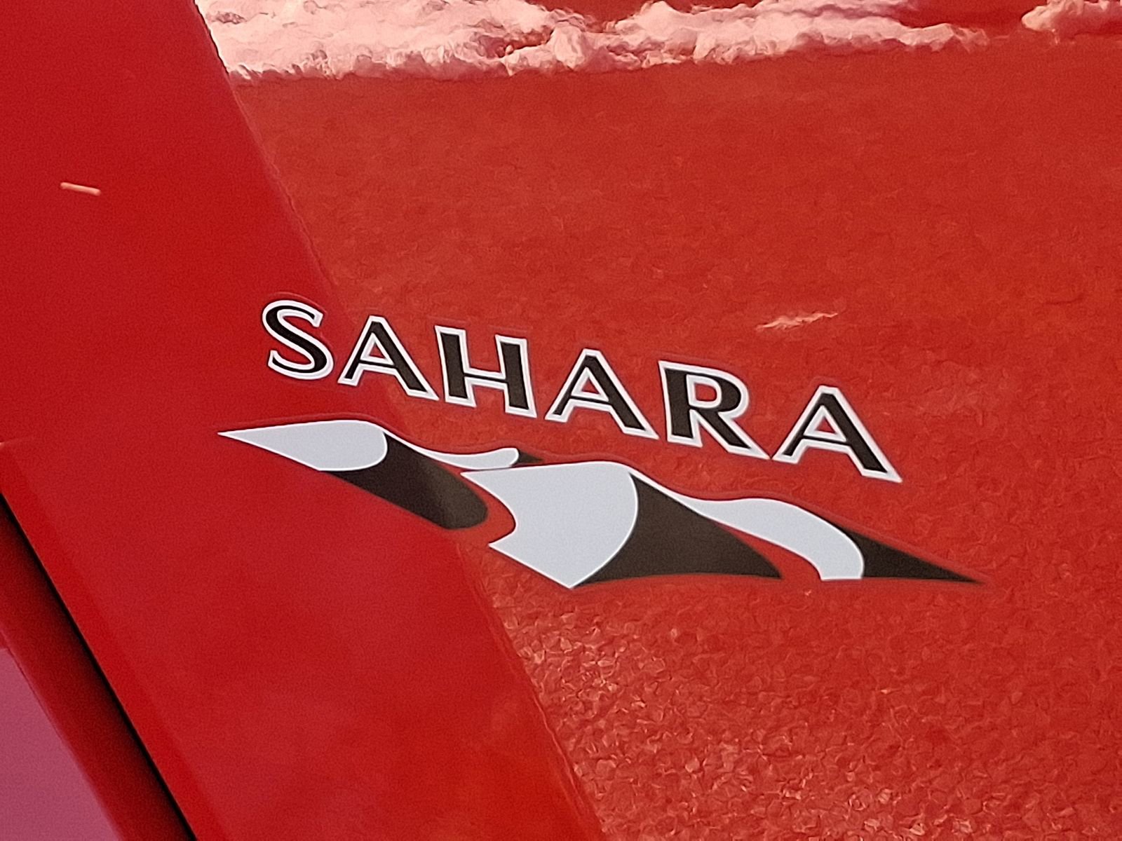 Used 2017 Jeep Wrangler Unlimited Sahara w/ Connectivity Group image 28