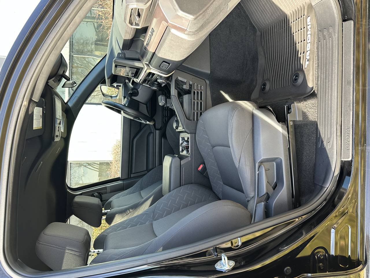 Used 2025 Toyota Tacoma SR5 AWD/4WD image 23