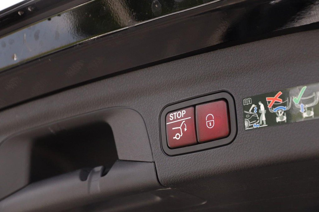 Used 2025 Mercedes-Benz GLE 450e 4MATIC image 8