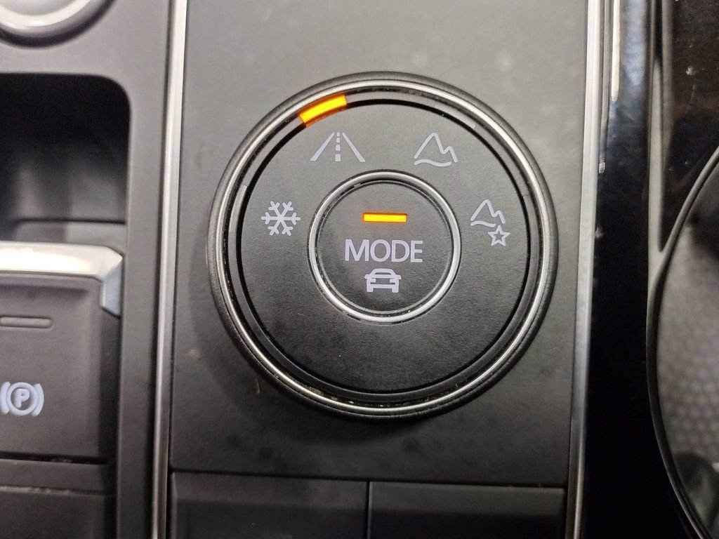 Certified 2022 Volkswagen Atlas Cross Sport SE image 30