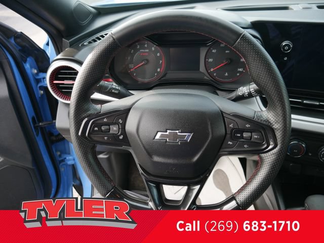 Used 2024 Chevrolet Trax RS w/ Sunroof Package FWD image 28