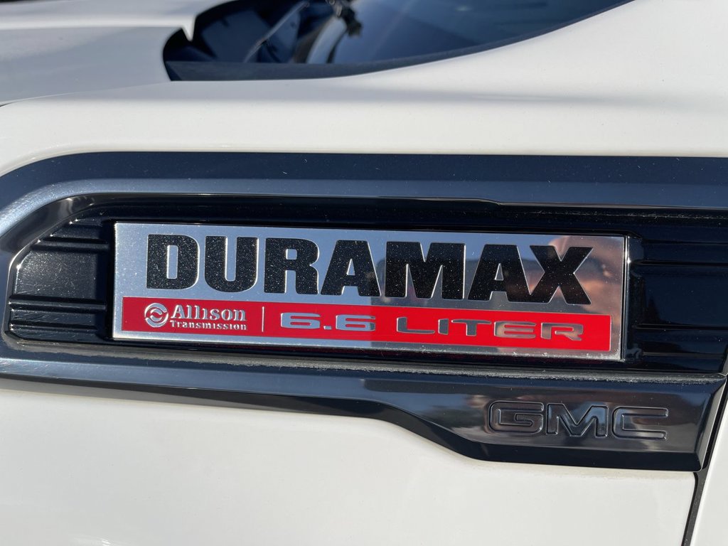 Used 2022 GMC Sierra 2500 AT4 w/ AT4 Preferred Package AWD/4WD image 2