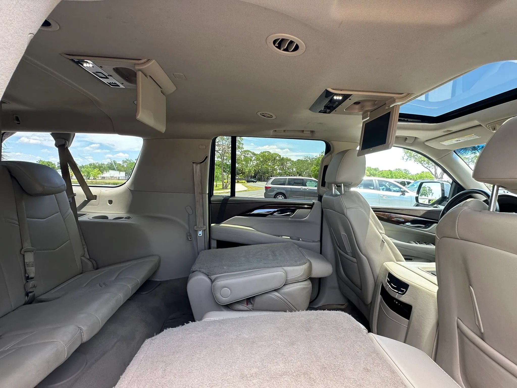 Used 2016 Cadillac Escalade ESV Luxury AWD/4WD image 21