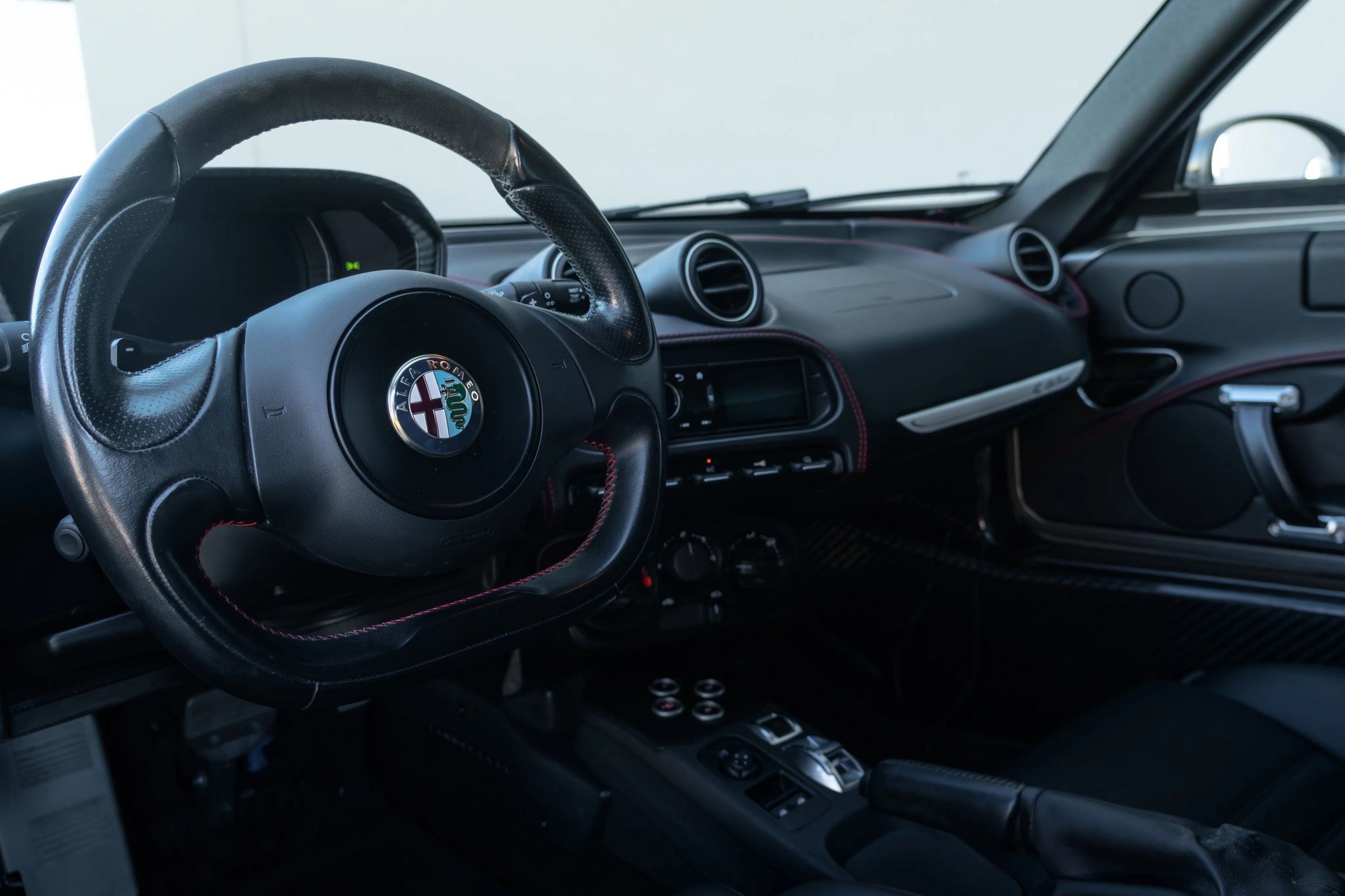 Used 2015 Alfa Romeo 4C Coupe w/ Leather Interior Group RWD image 13