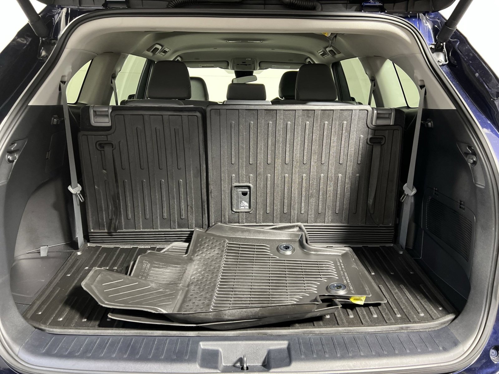 Used 2024 Toyota Highlander LE image 24