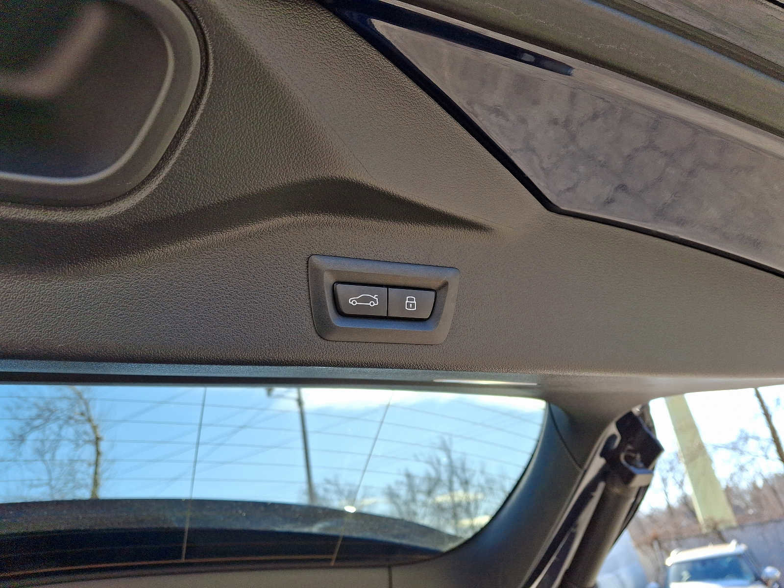 Used 2025 BMW X5 M60i w/ Executive Package image 32