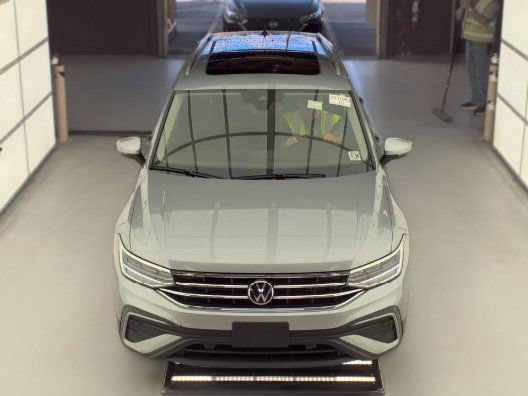 Used 2023 Volkswagen Tiguan SE w/ Panoramic Sunroof Package AWD/4WD image 5