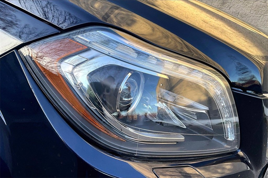 Used 2016 Mercedes-Benz GL 550 4MATIC image 33